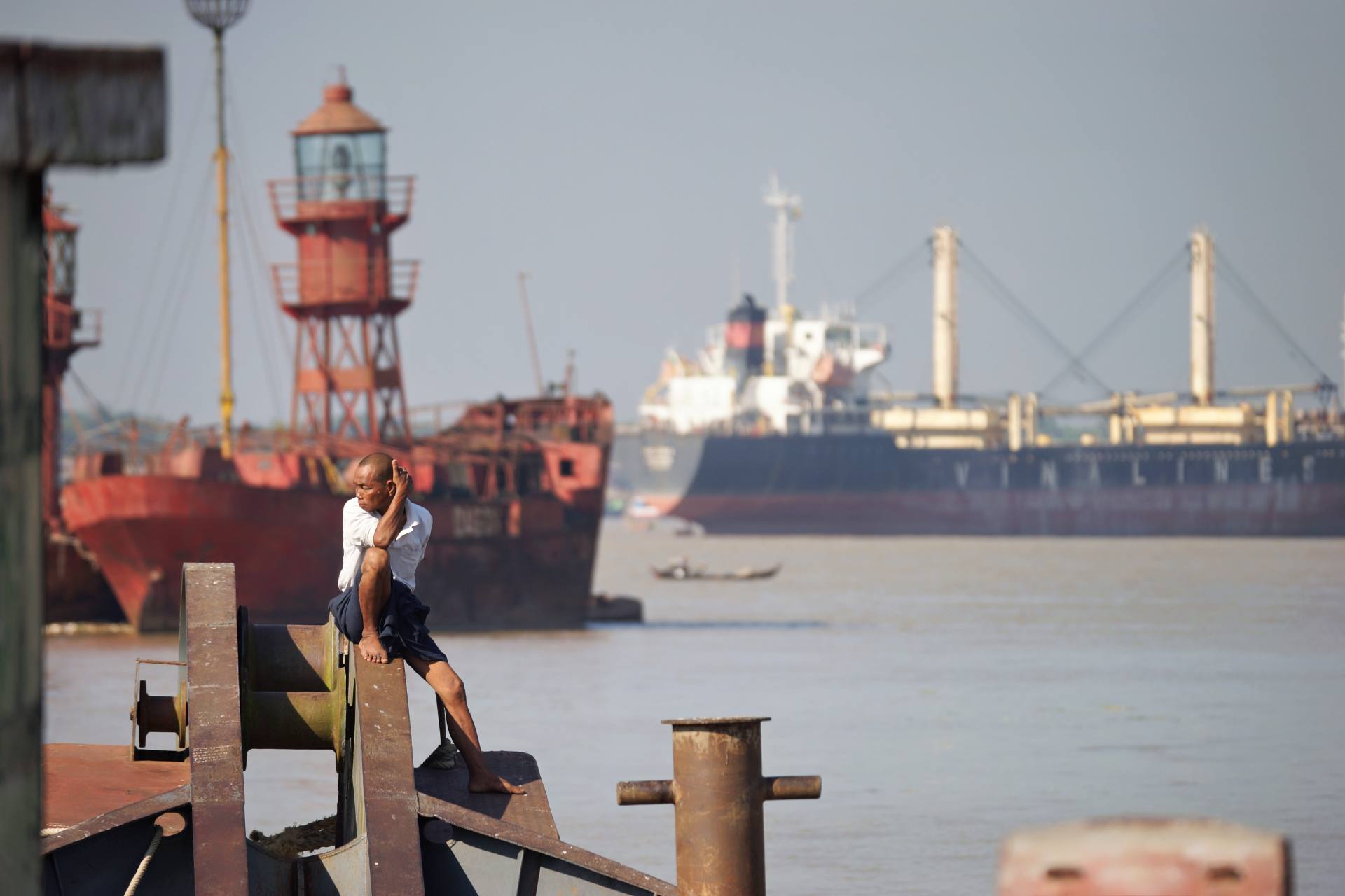 Hafengebiet bei im Ortsteil Botahtaung Jetty am Yangon River